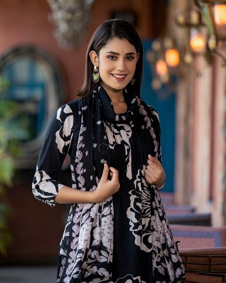 Cotton Pakistani Salwar Kameez Dress – Ready-to-Wear Suit for Indian Weddings &
