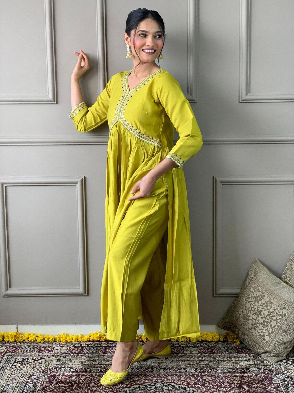 Chanderi Jacquard Zari Work Suit with Net Dupatta – Flared anarkali gown